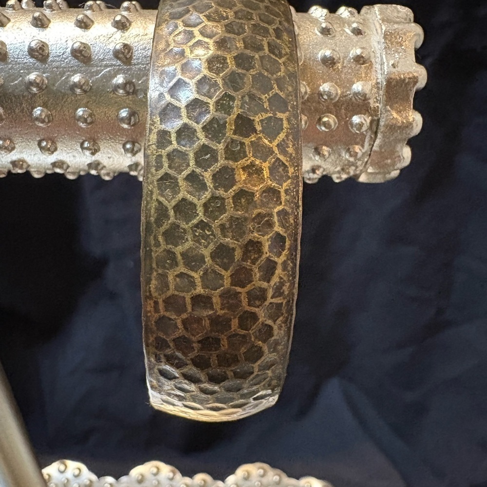 Elegant Gold Bracelet with Intricate Textures - Picture 3 of 11